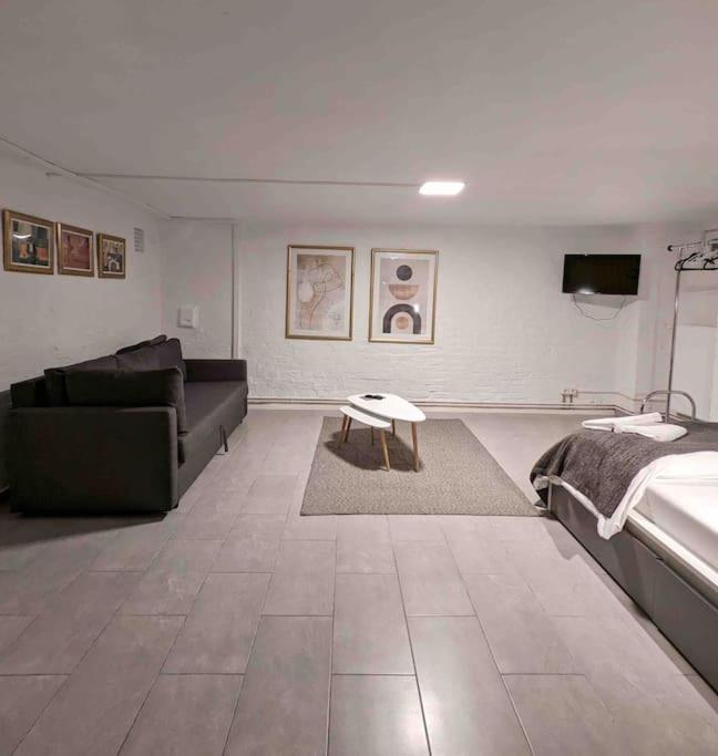 Central, Cozy & Beautiful Designed 2-rooms Apt. Near River * Berlim