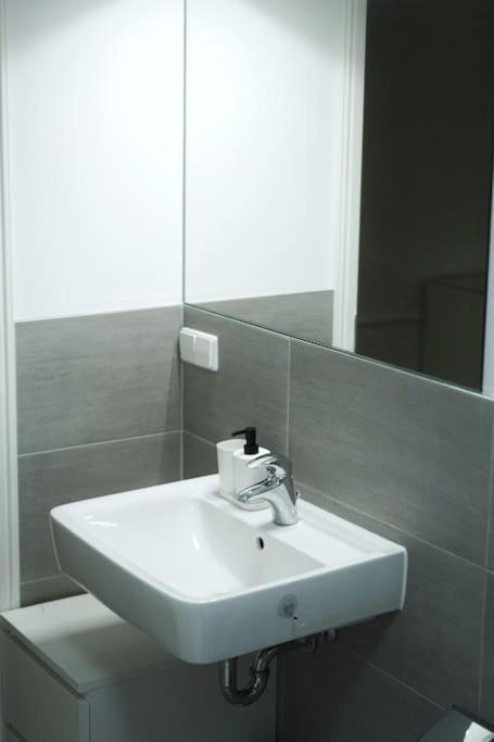Central, Cozy & Beautiful Designed 2-rooms Apt. Near River * Berlim
